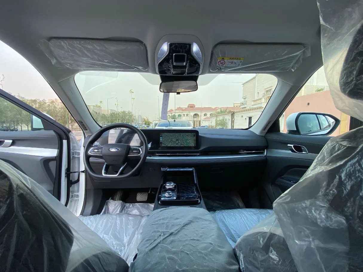 Car image 14