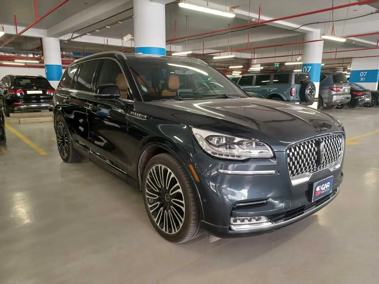 Car image 3