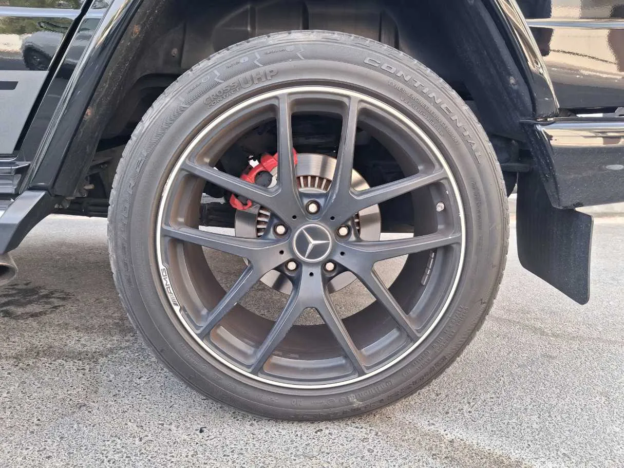 Car image 9