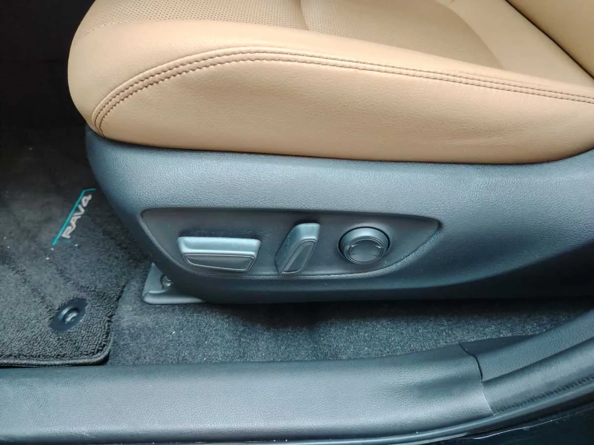 Car image 37