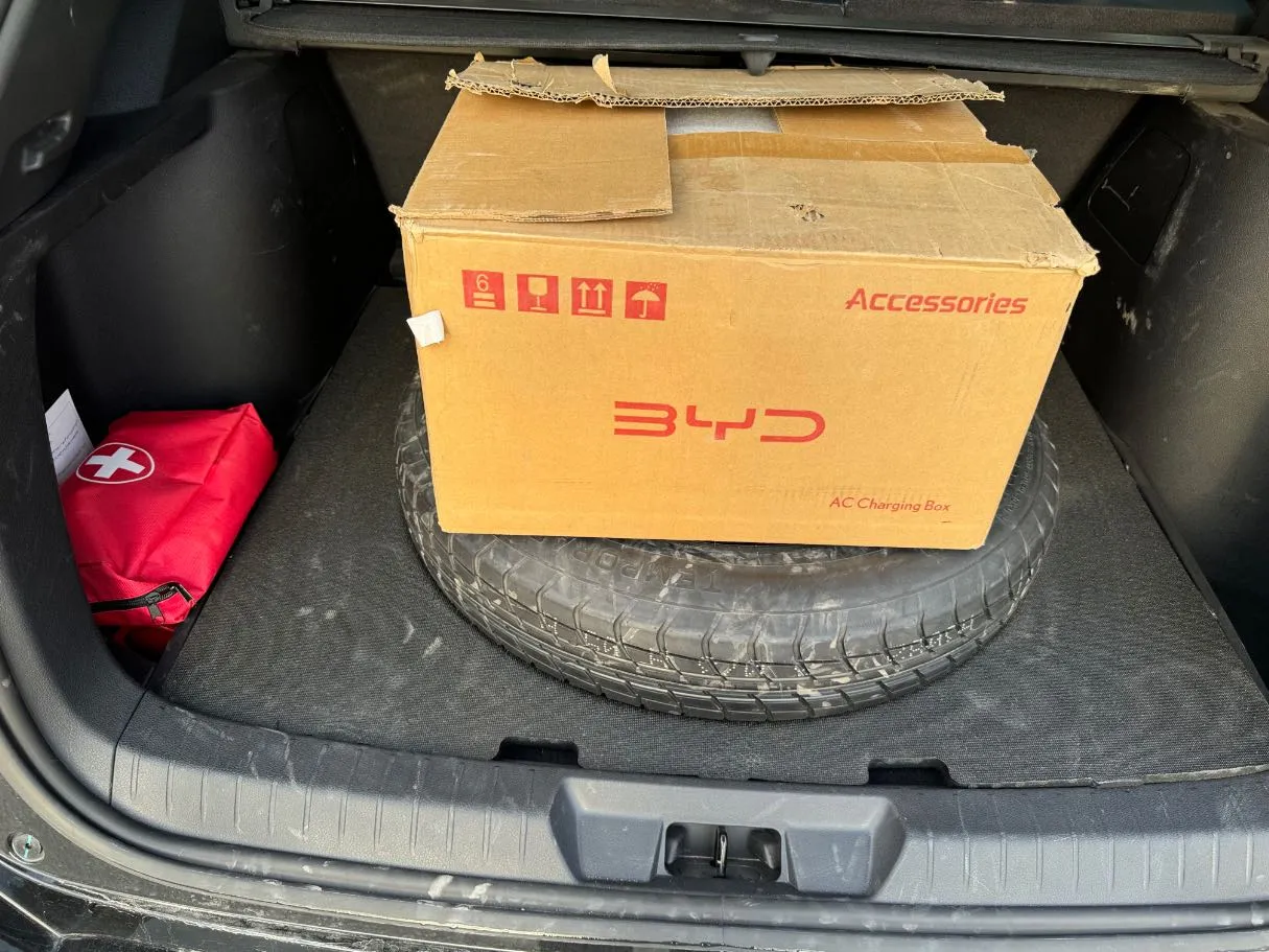 Car image 24