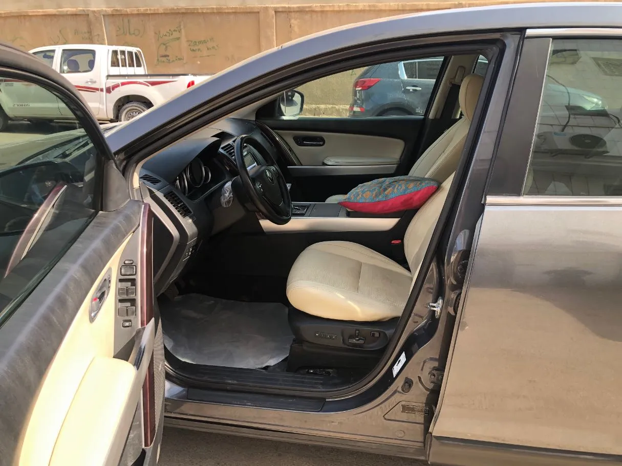 Car image 12