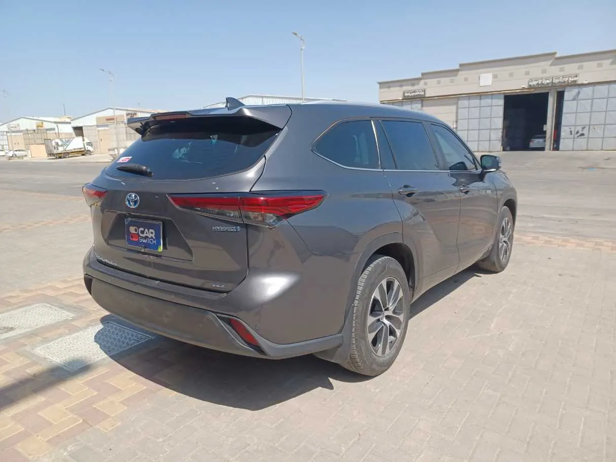 Car image 5