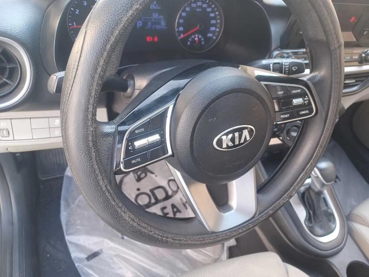 Car image 19