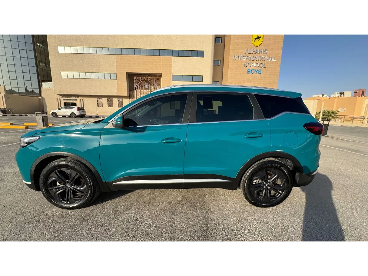 Car image 8