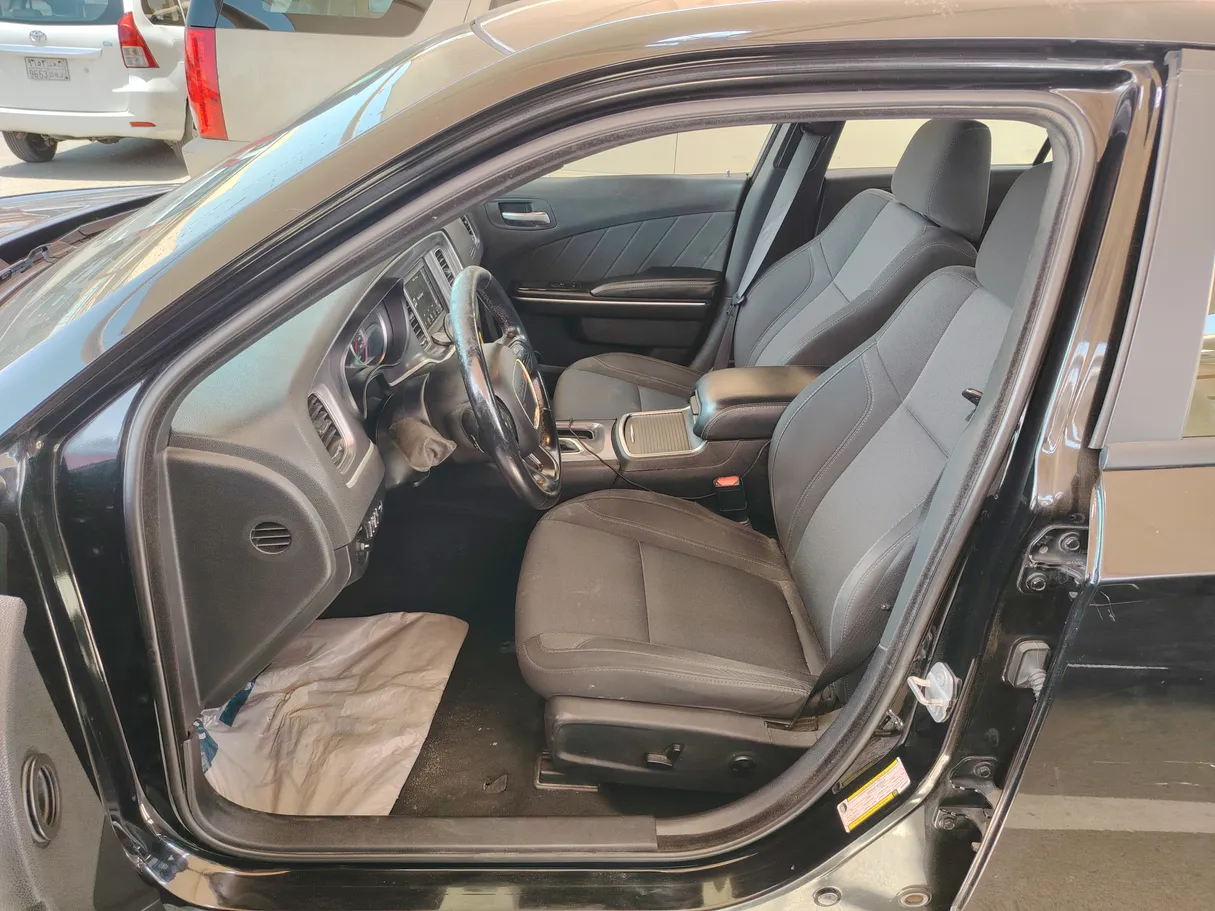 Car image 13
