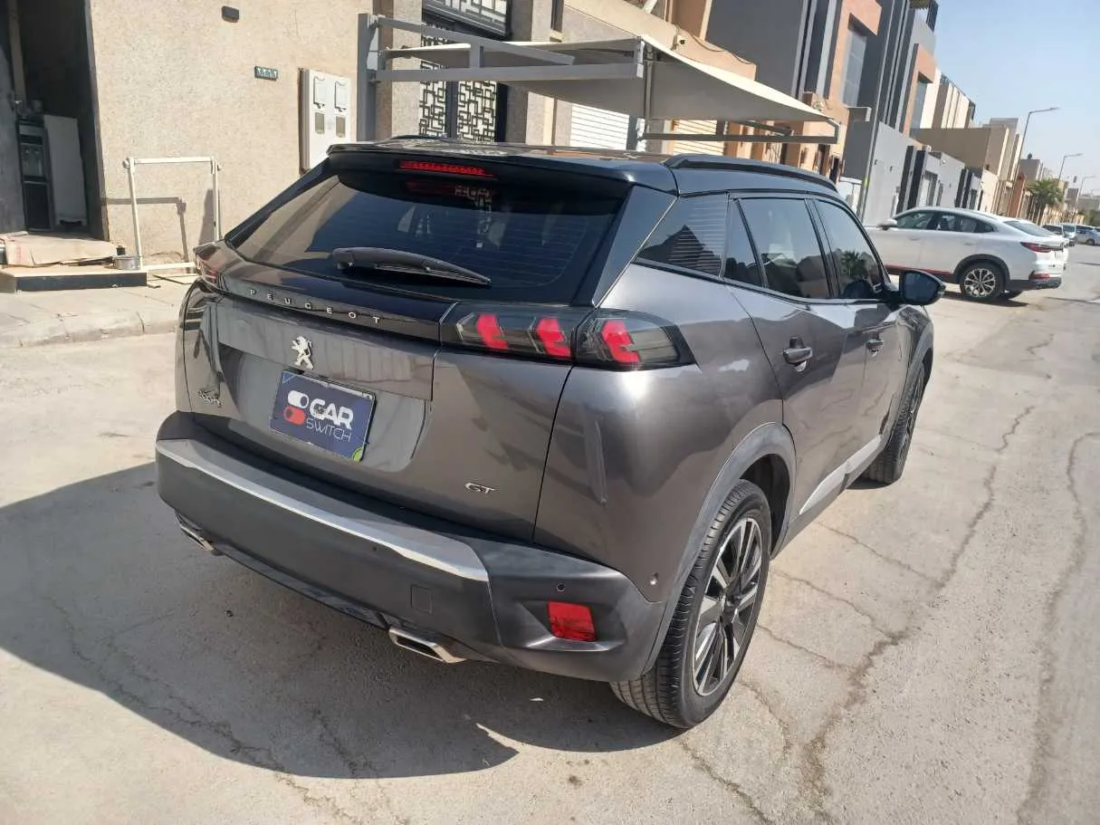 Car image 5