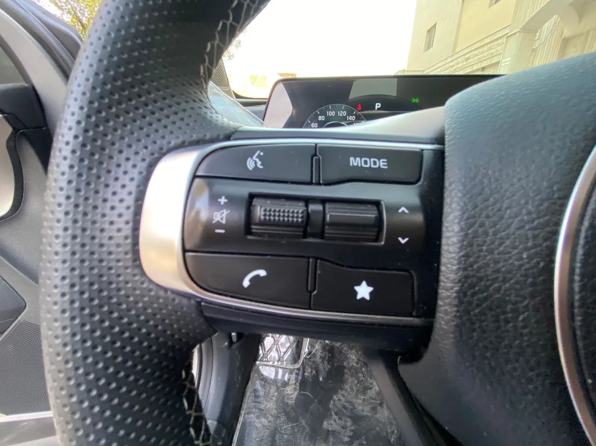 Car image 18