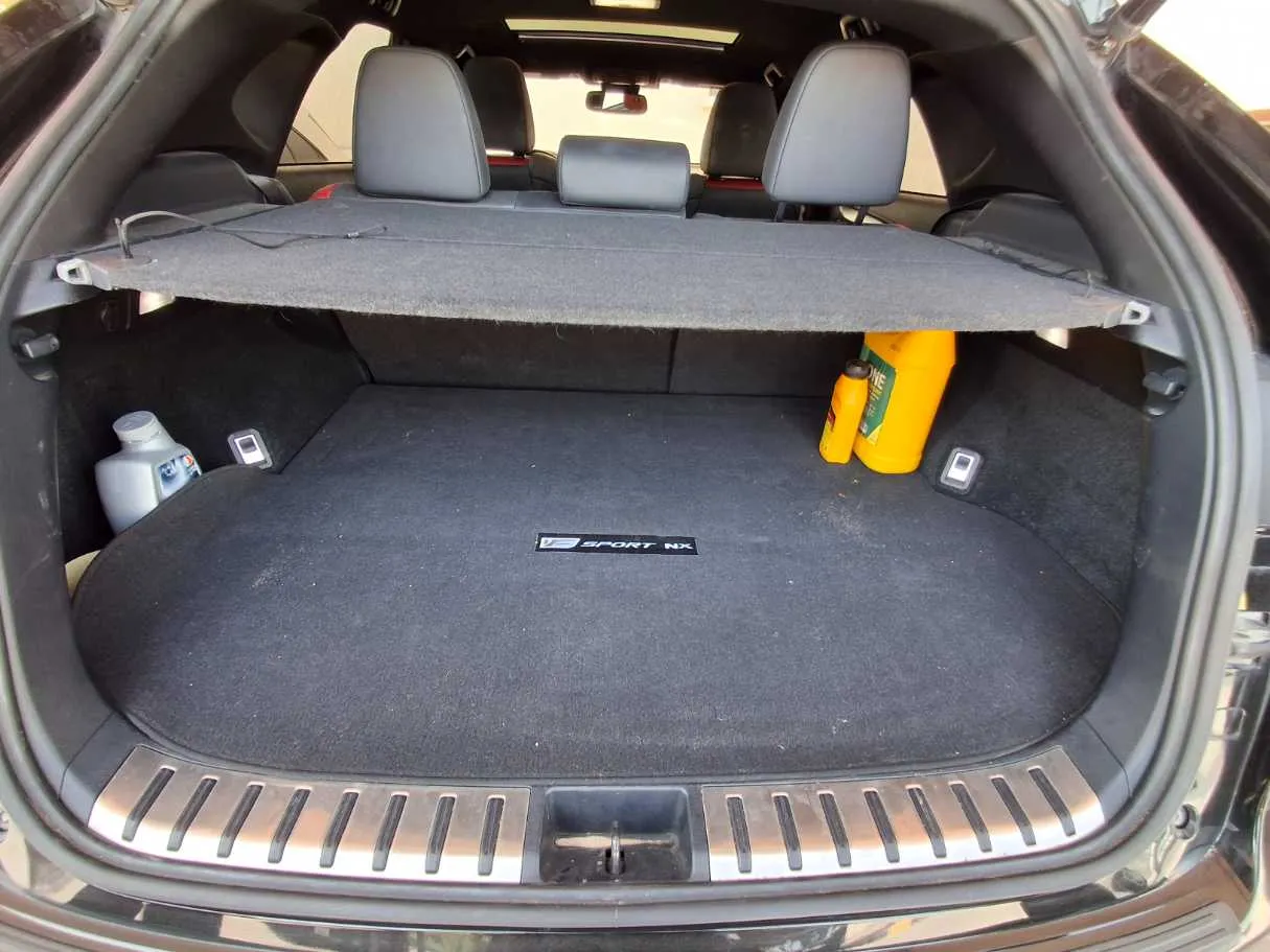Car image 19