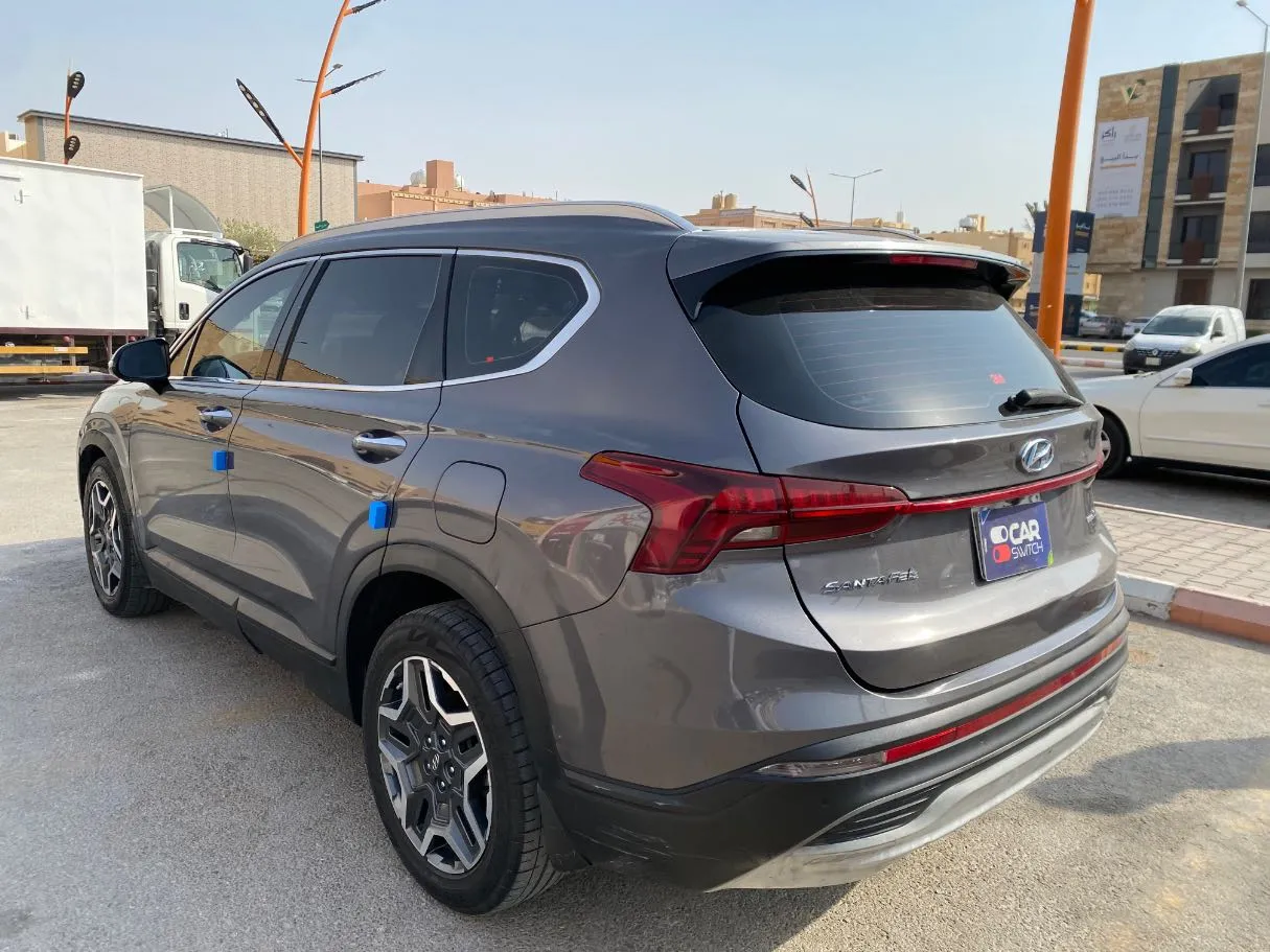 Car image 7