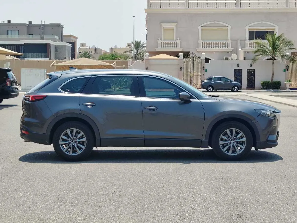 Car image 4