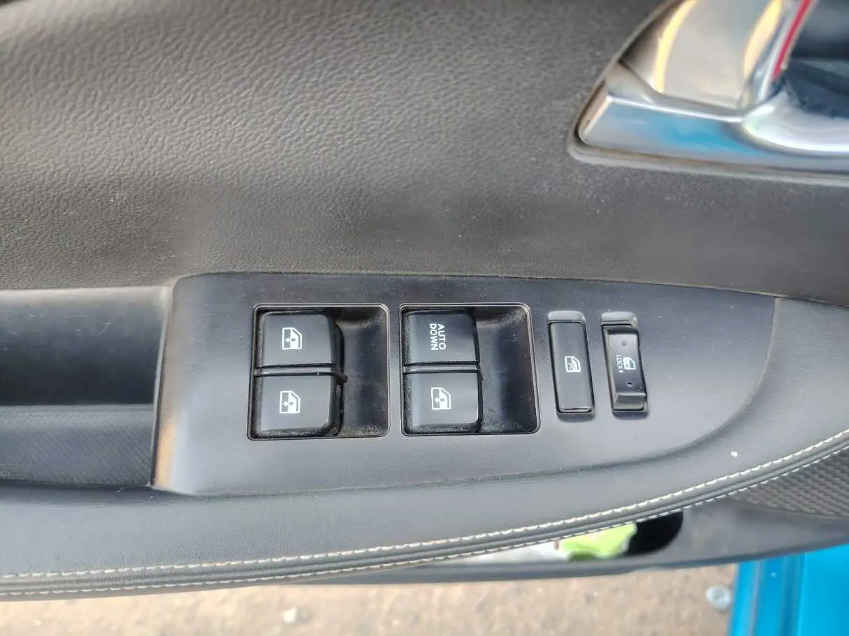 Car image 29