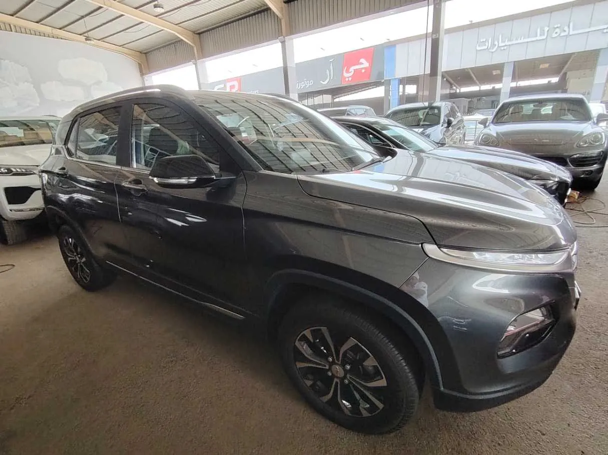 Car image 4