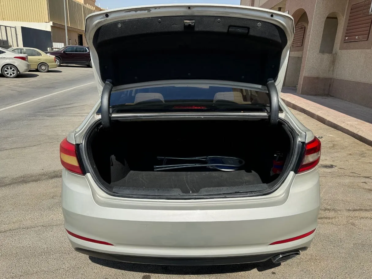 Car image 20