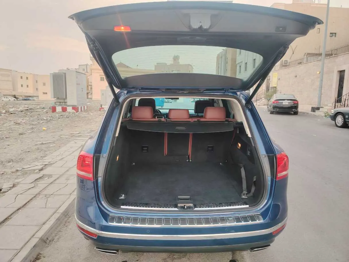 Car image 30
