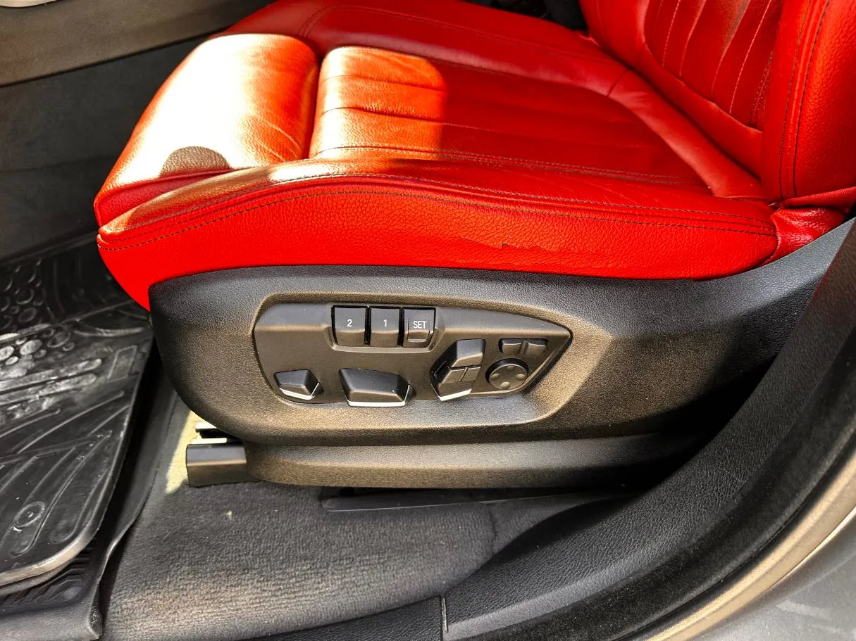 Car image 26