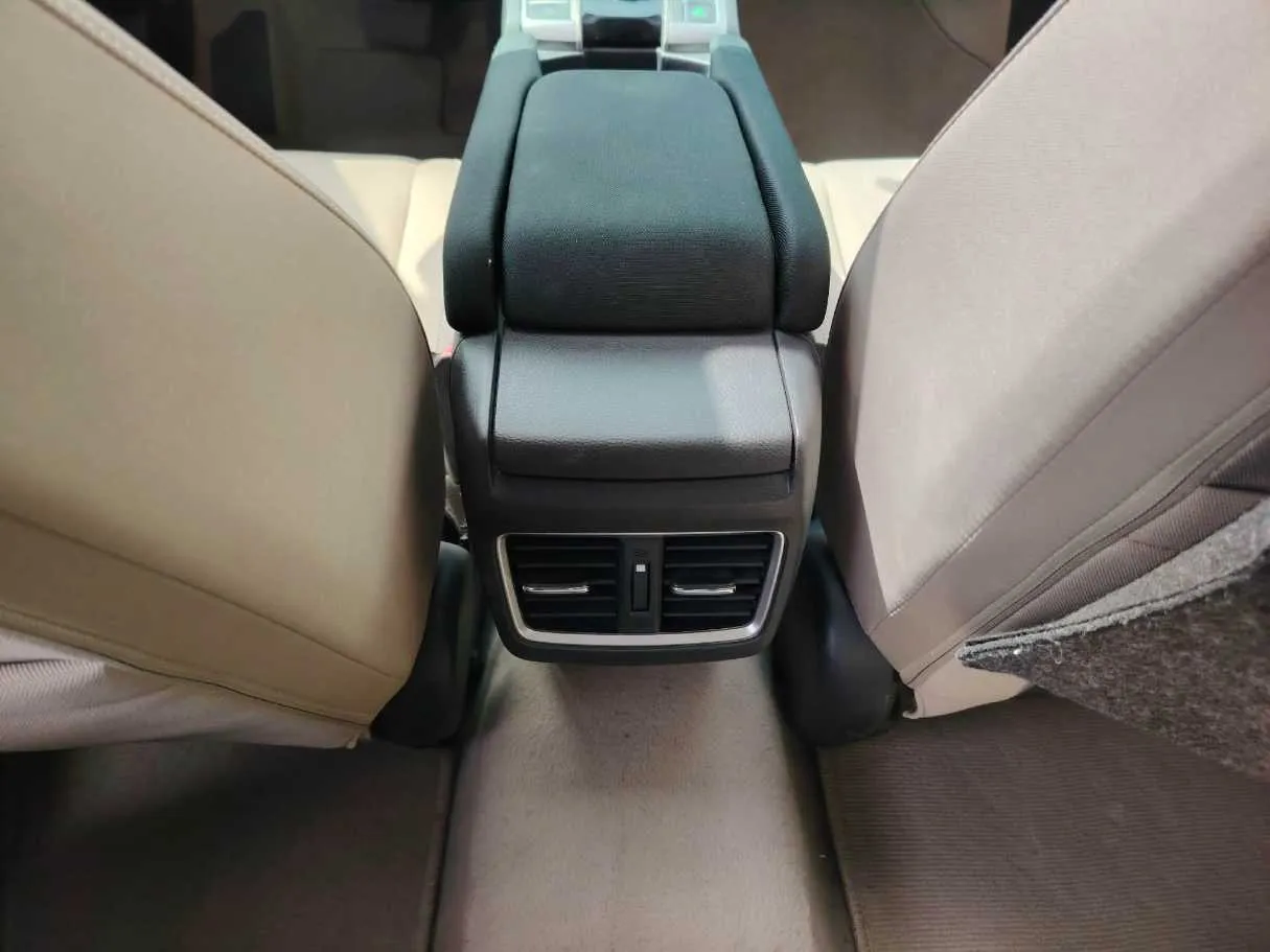 Car image 38