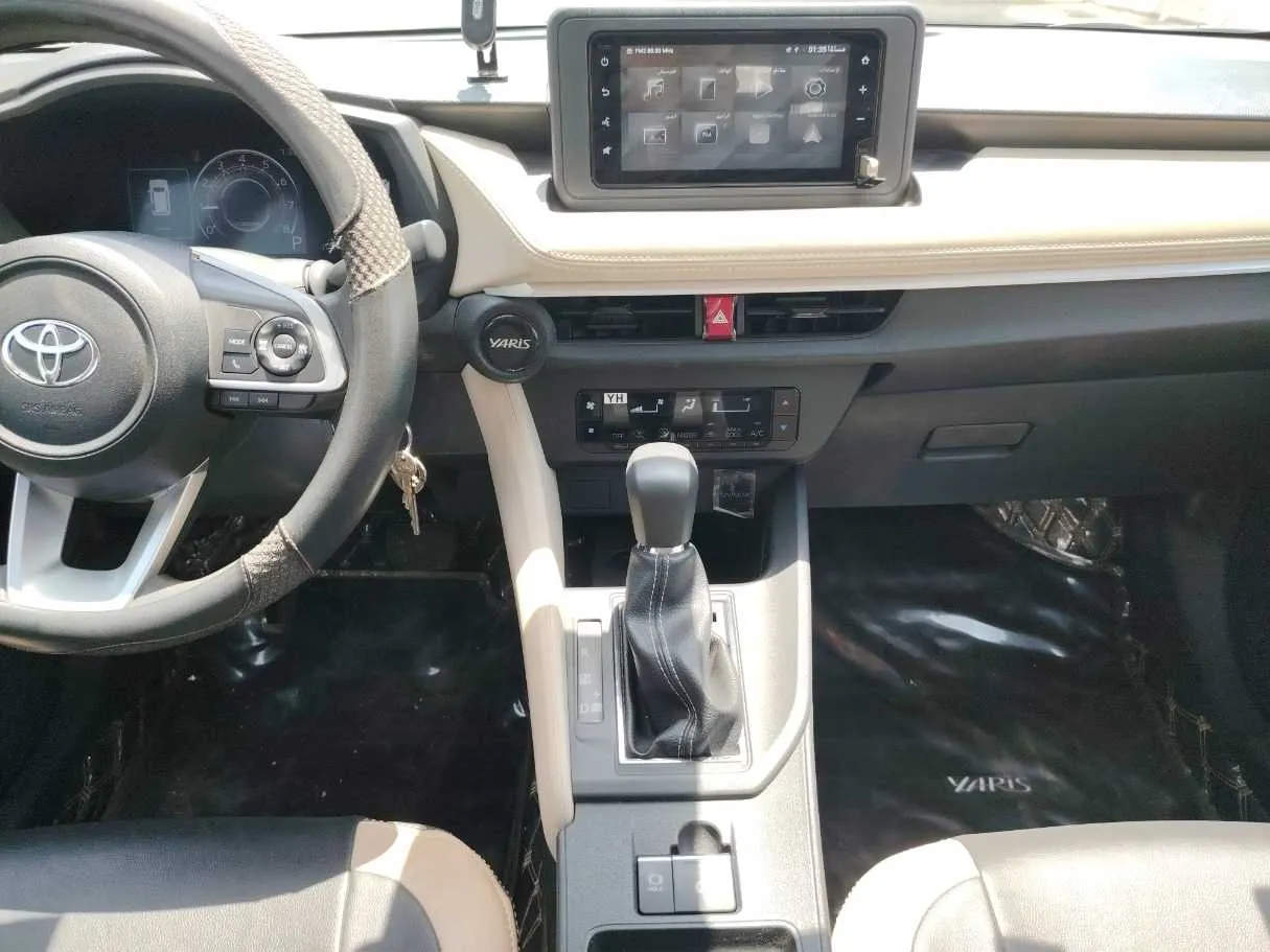 Car image 17