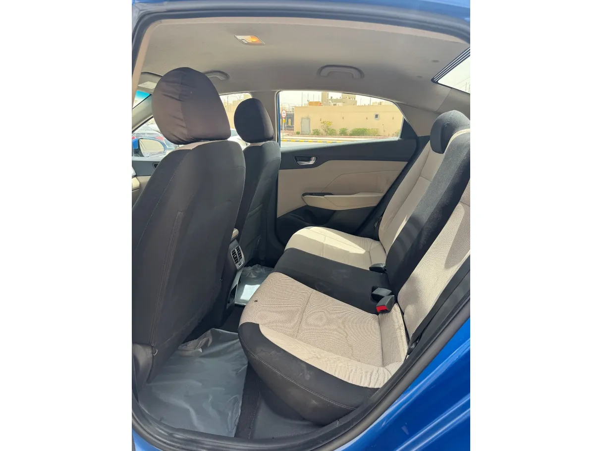 Car image 13