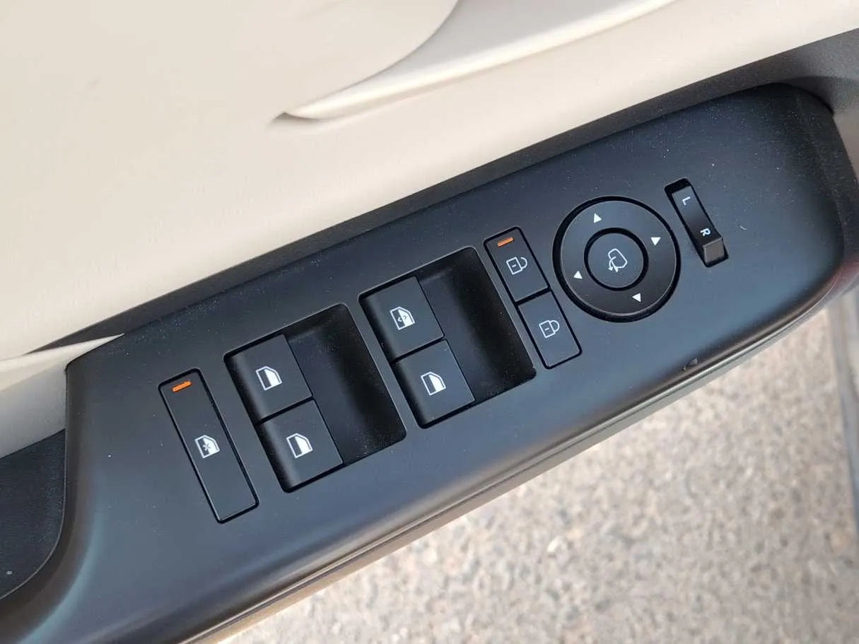 Car image 28