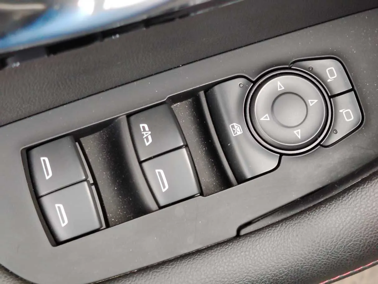 Car image 32