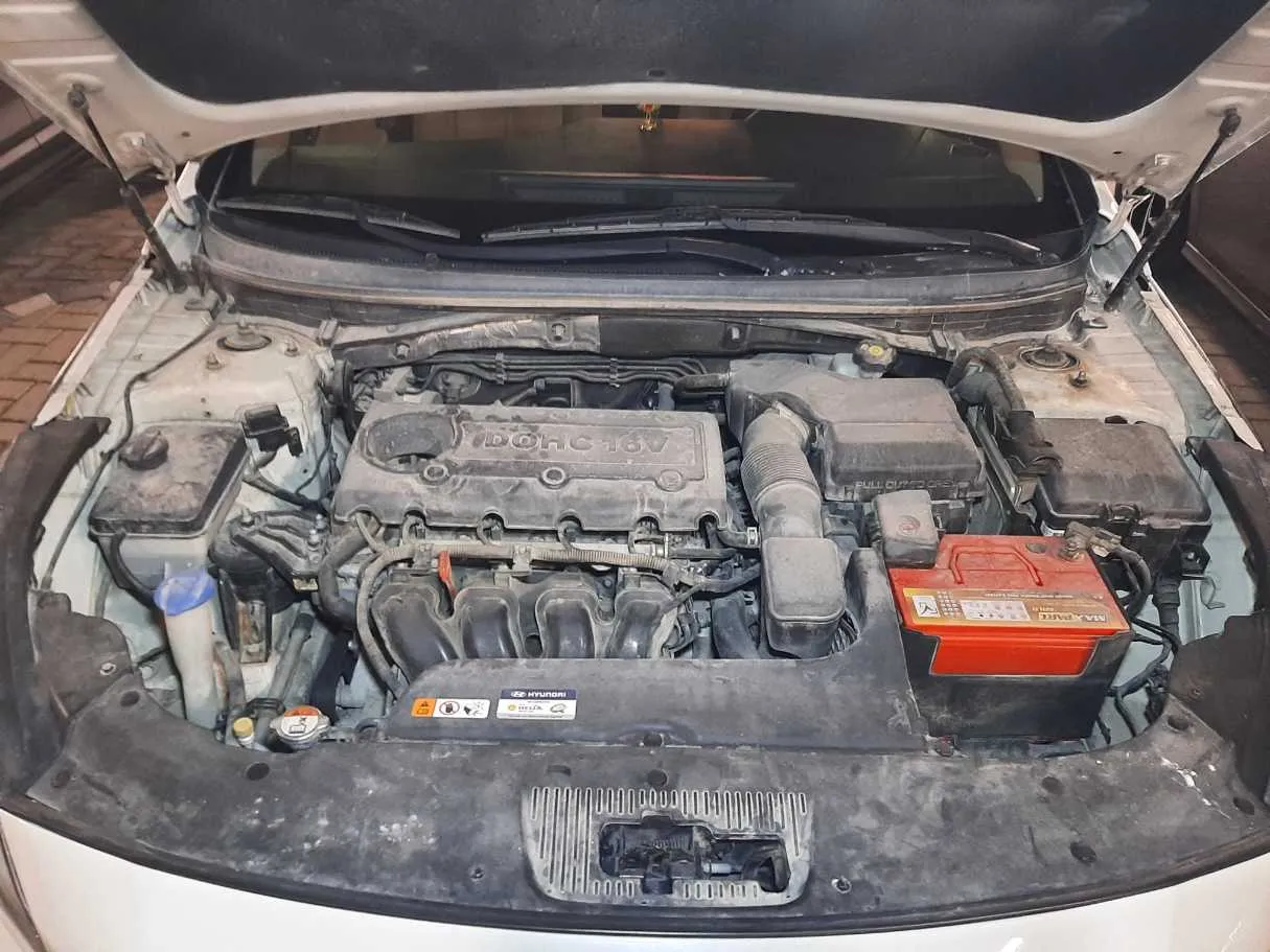 Car image 19