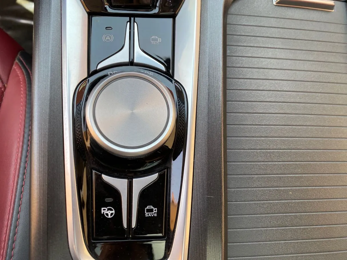 Car image 15