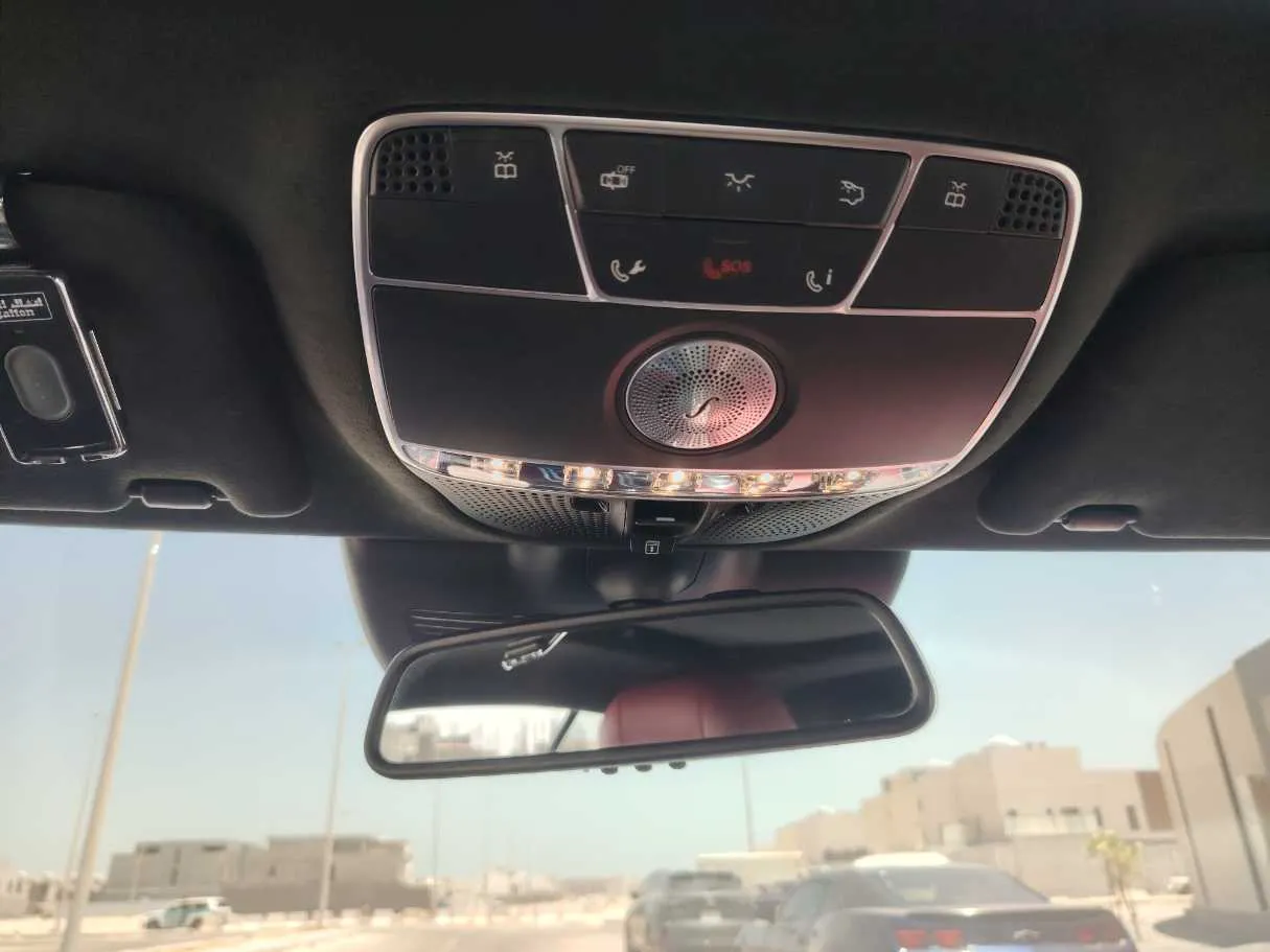 Car image 24