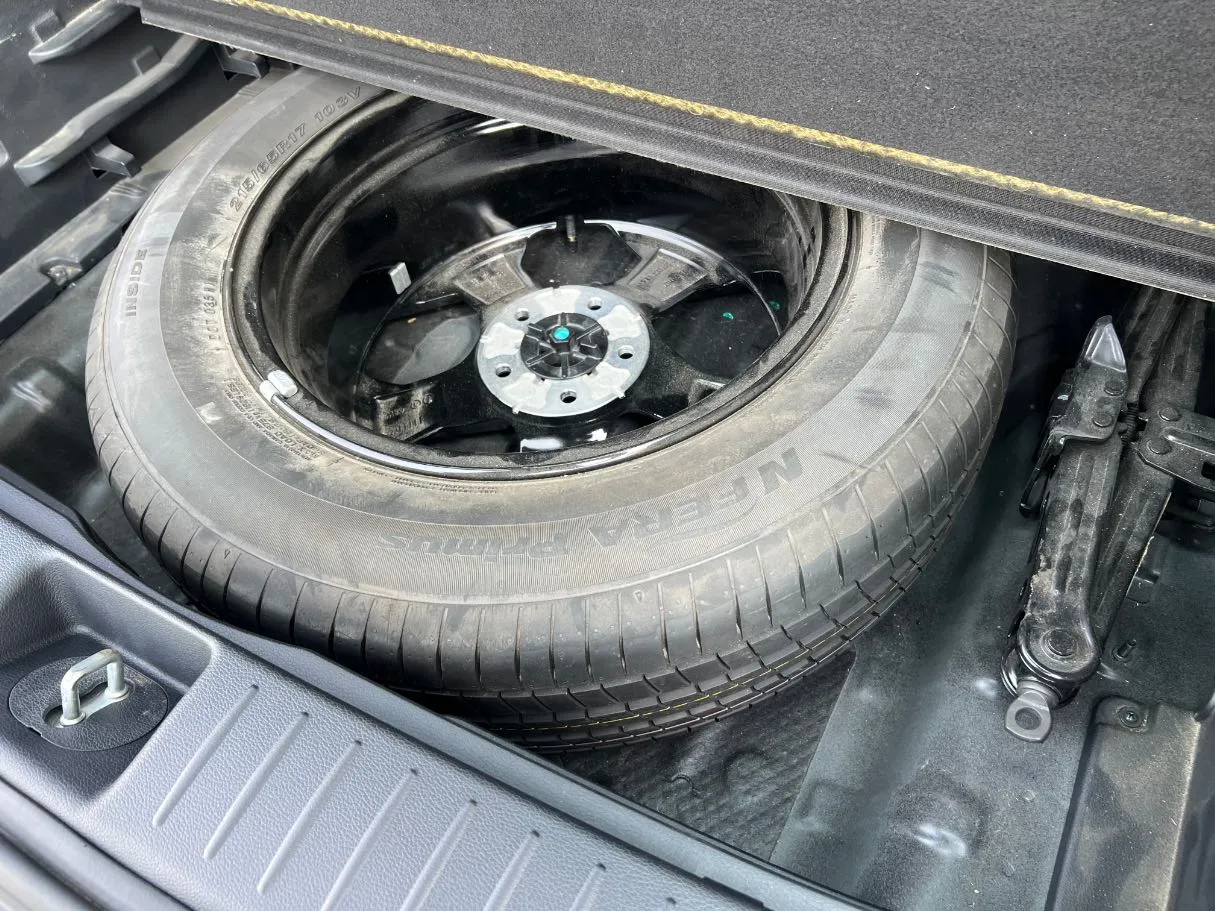 Car image 25