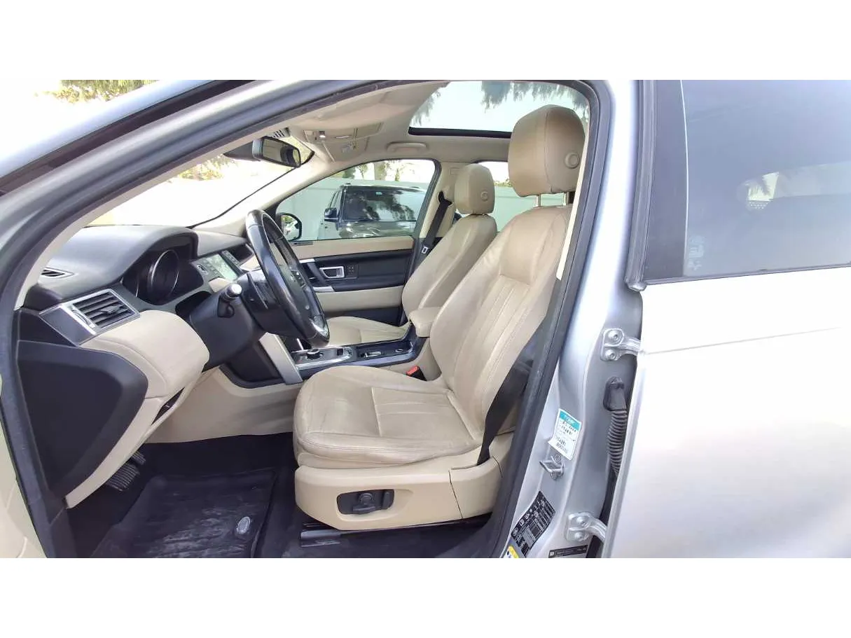 Car image 12