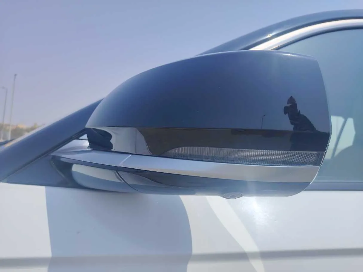 Car image 32