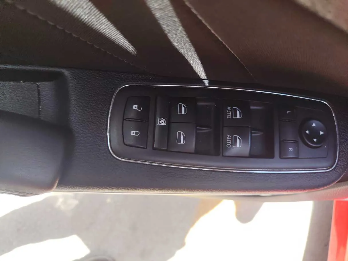 Car image 27