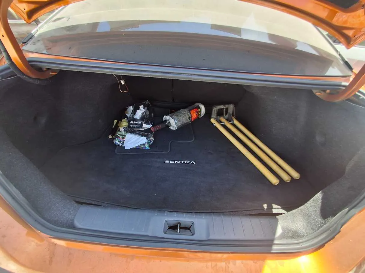 Car image 14