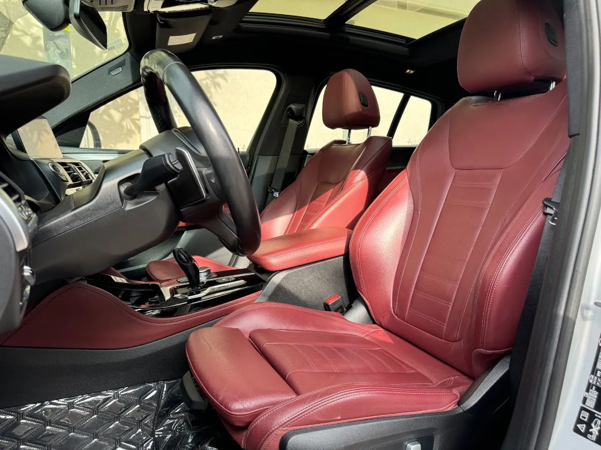 Car image 10