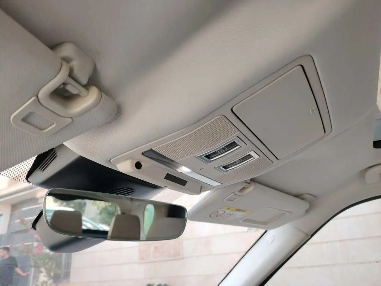 Car image 40