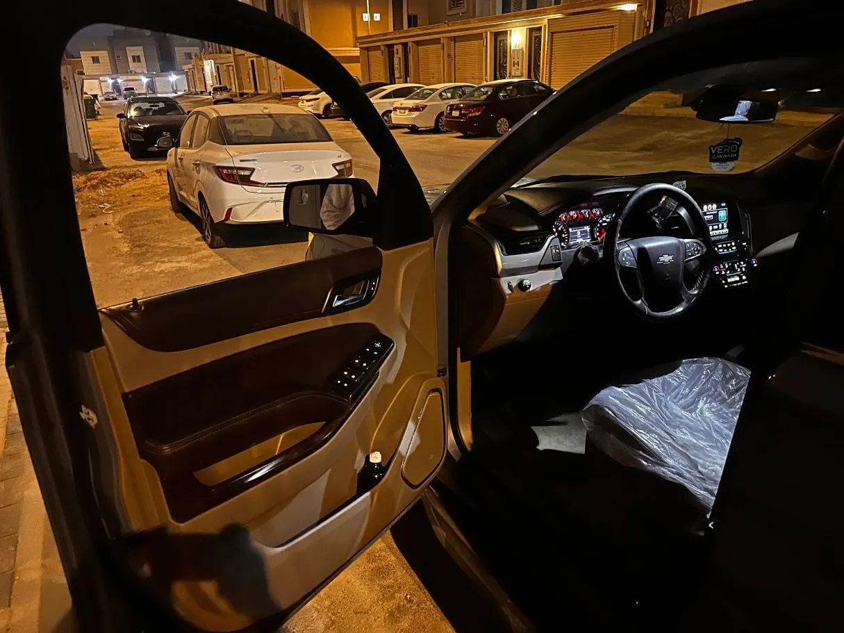 Car image 11