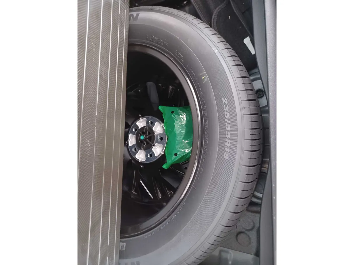 Car image 24