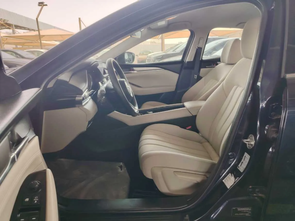 Car image 9