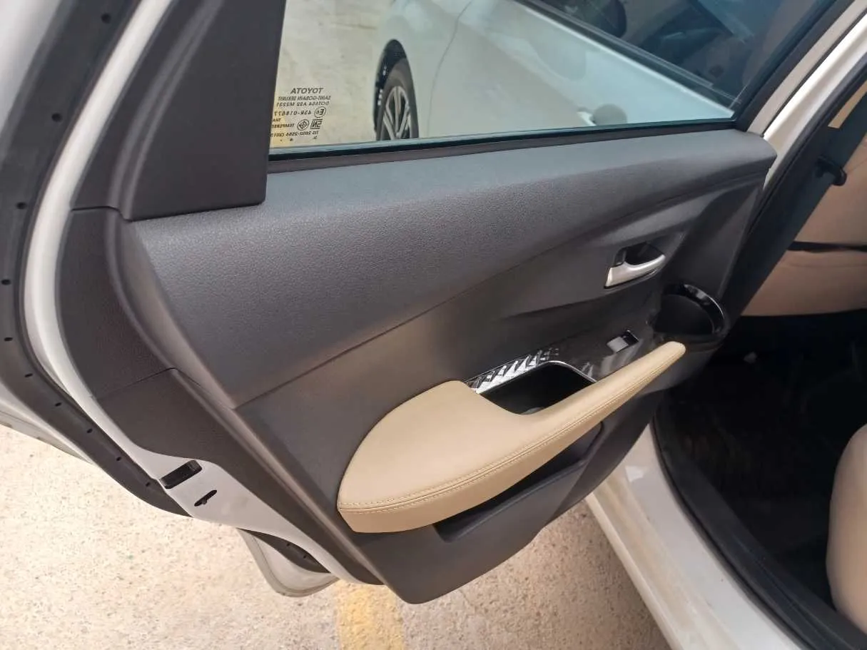 Car image 13