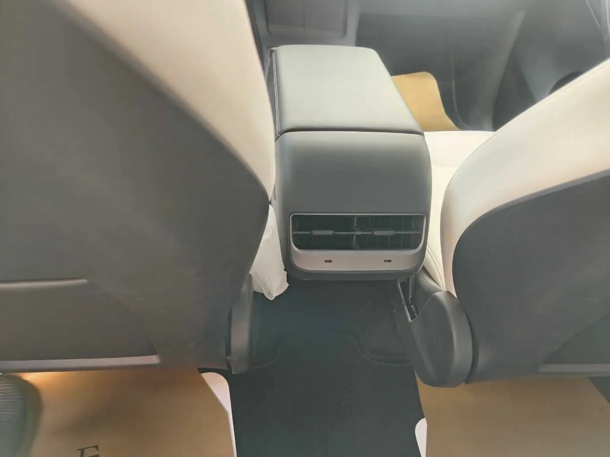 Car image 29