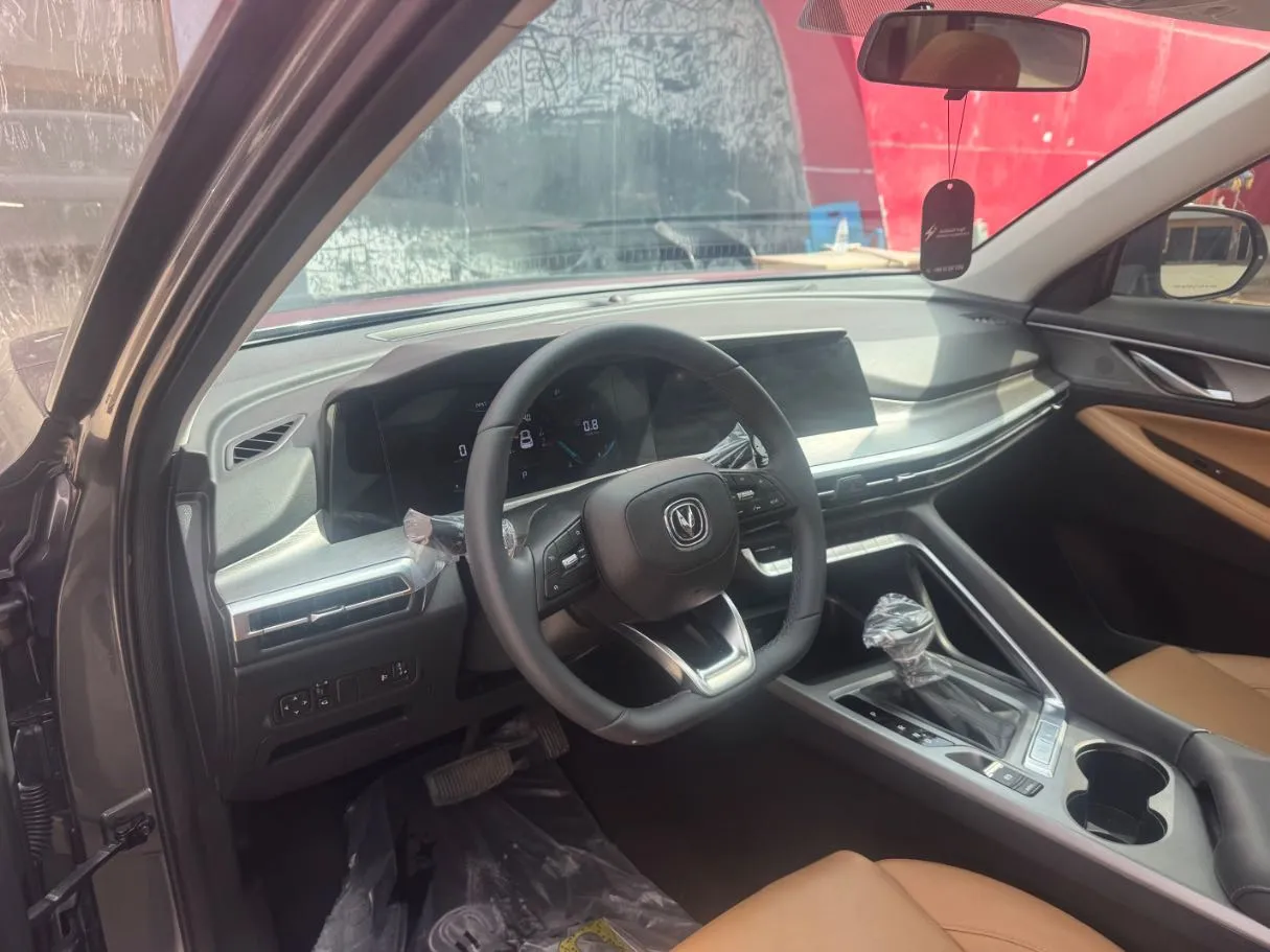 Car image 11