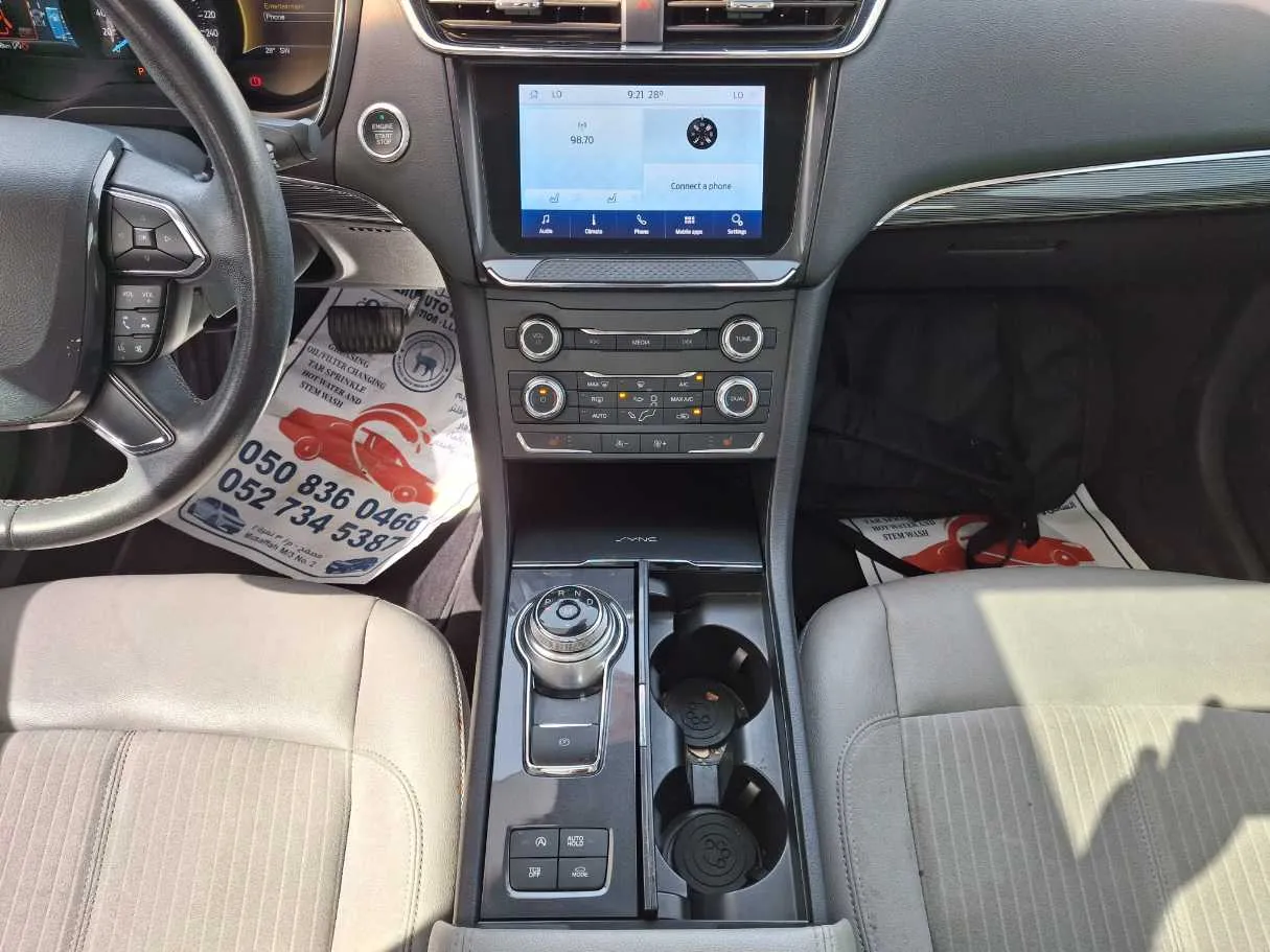 Car image 15