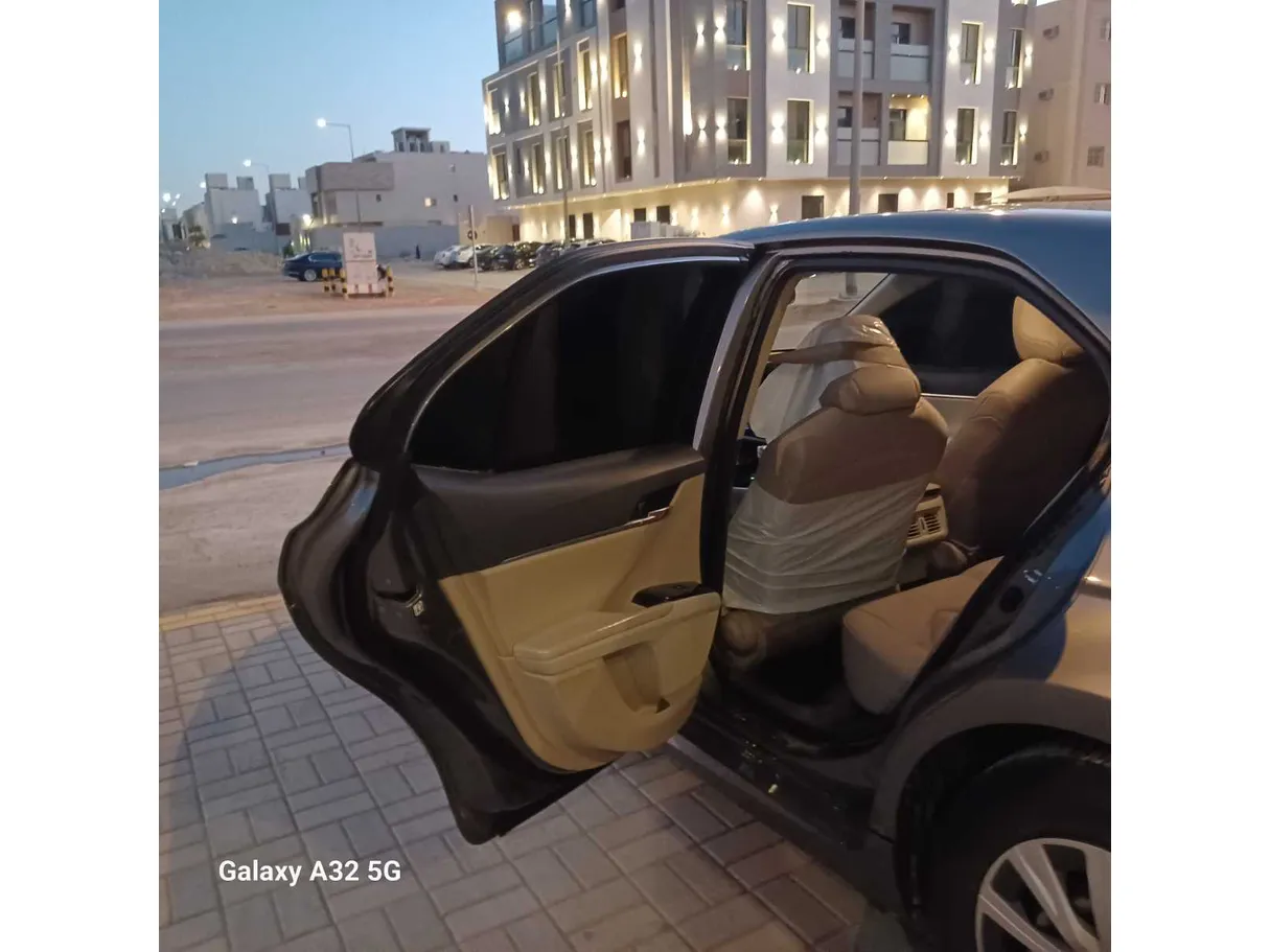 Car image 16