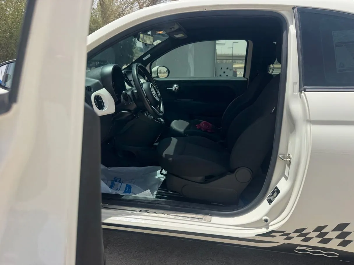 Car image 11
