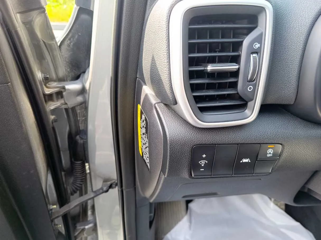 Car image 32