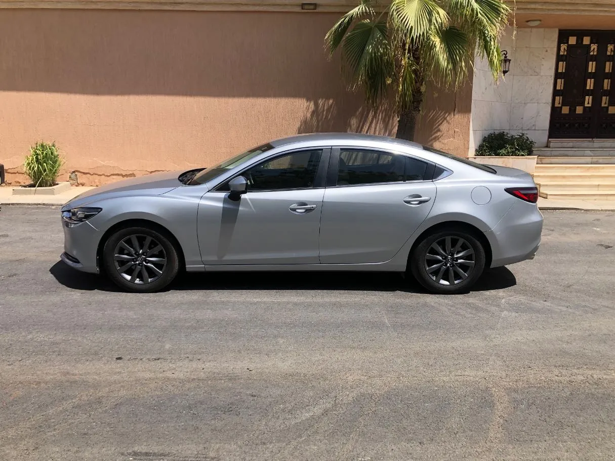 Car image 8