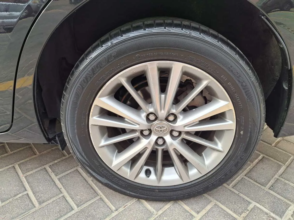 Car image 9