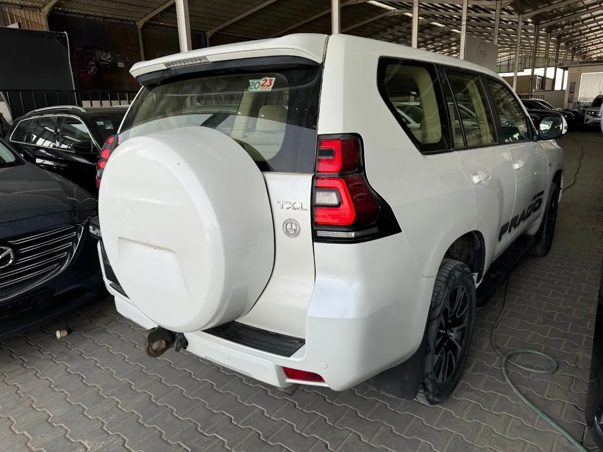 Car image 5