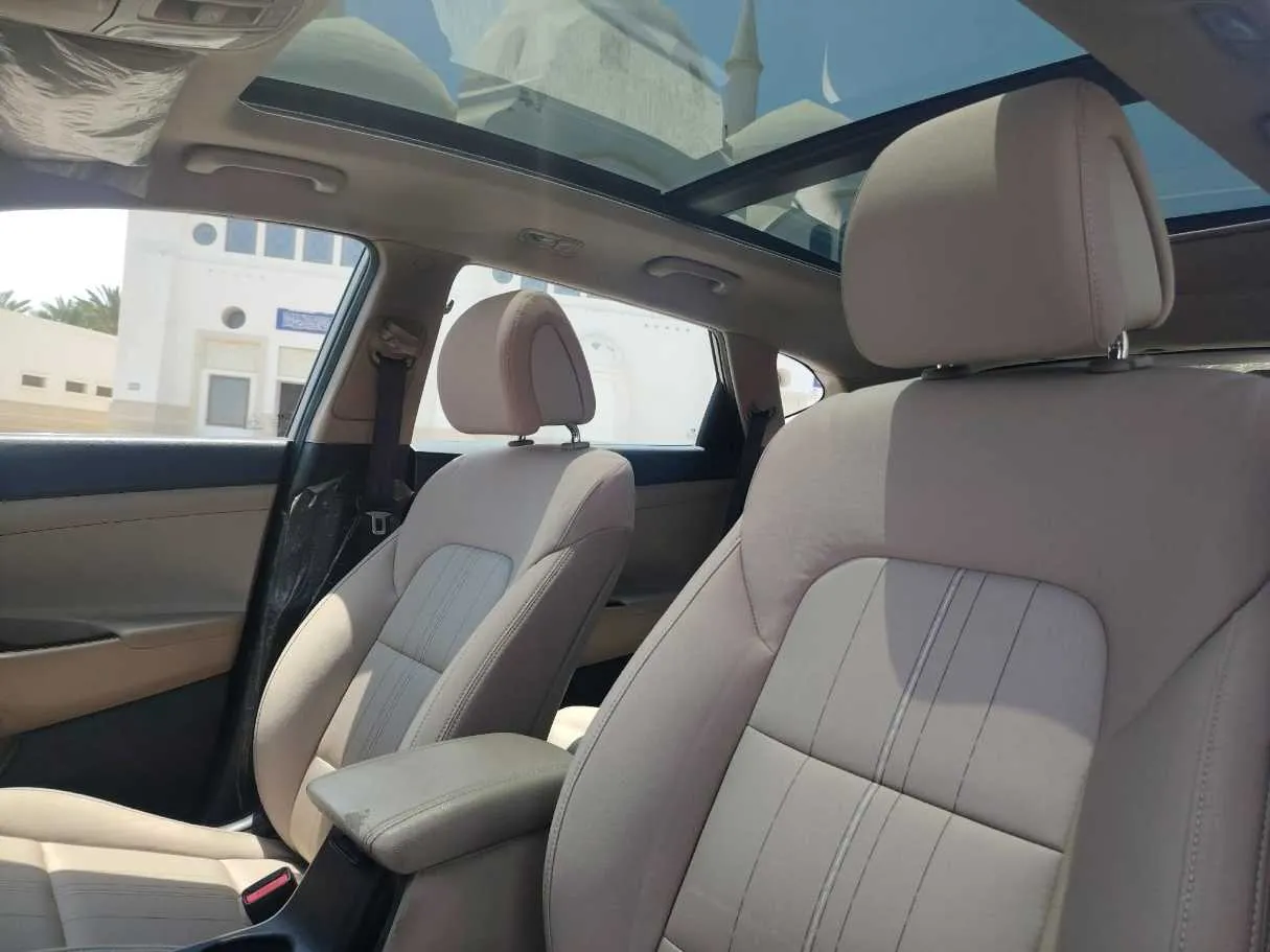 Car image 16