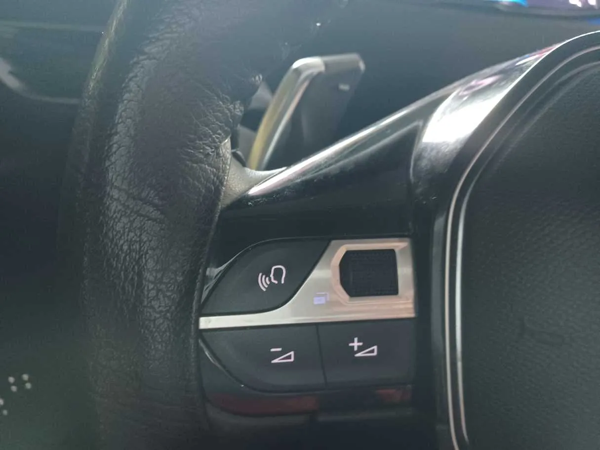 Car image 25